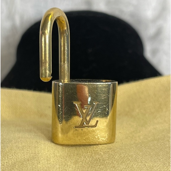 #320 Authentic Louis Vuitton lock & key - Picture 4 of 5